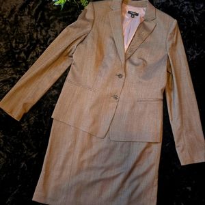 Ann Taylor Suit, Skirt & Jacket size 12T, Herringbone Brown